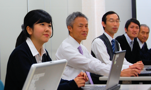 山下会計 社内ミーティング